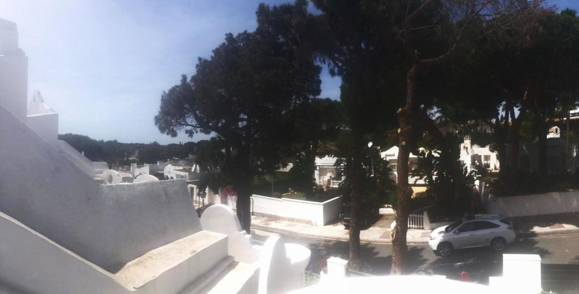 Casa Chico 2 Bedroom Townhouse 1 Mile From Marina & Beaches Lejlighed Marbella